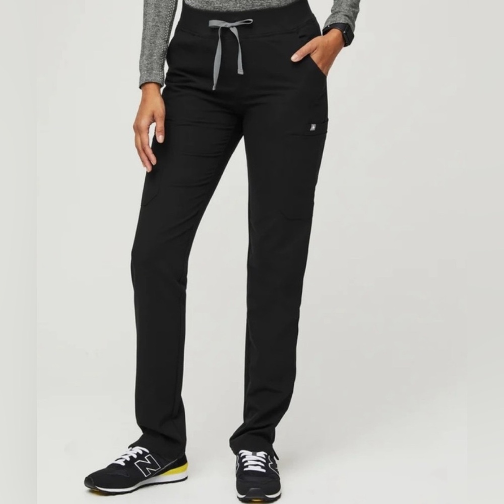 Figs Black Yola High waisted 2.0 scrub Pants size M